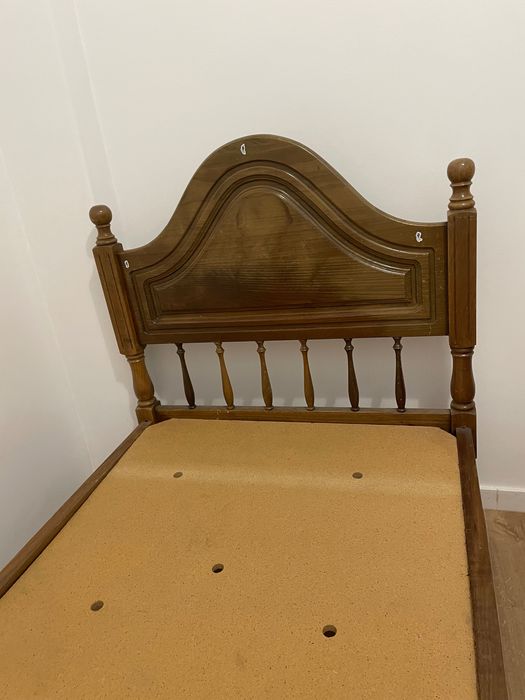 Cama solteiro de madeira maciça com colchão