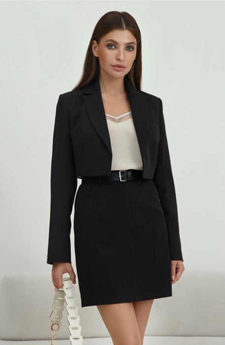 укорочений піджак  Zara короткий  хс с м з необробленим низом тренд