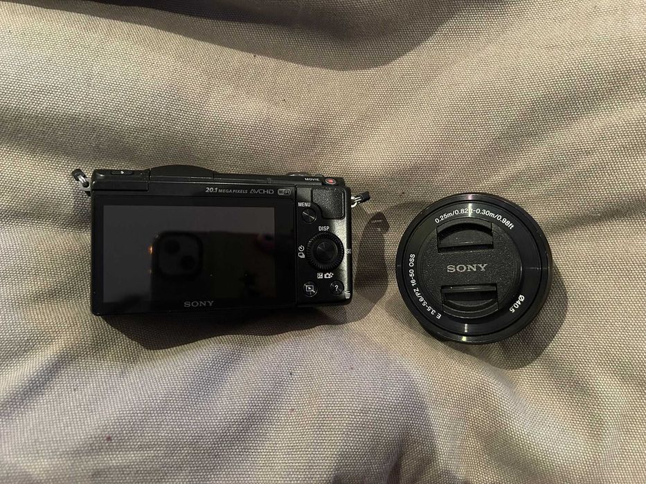 Sony Alpha A5000 + Lente 16-50mm OSS — Muito bom estado!!!