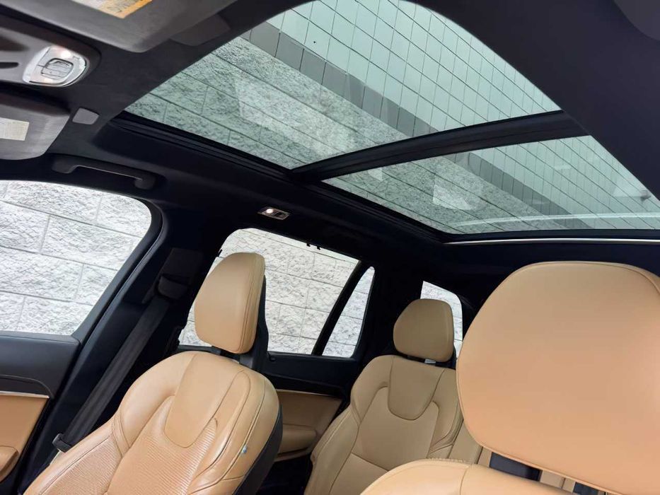 Volvo XC90 B5      2022