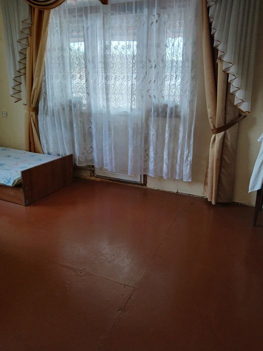 Здається будинок,кінець Богунії,для 3-5 чоловіків.