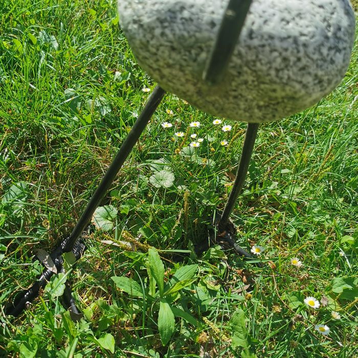 Zestaw figurek ogrodowych, kamień plus metal