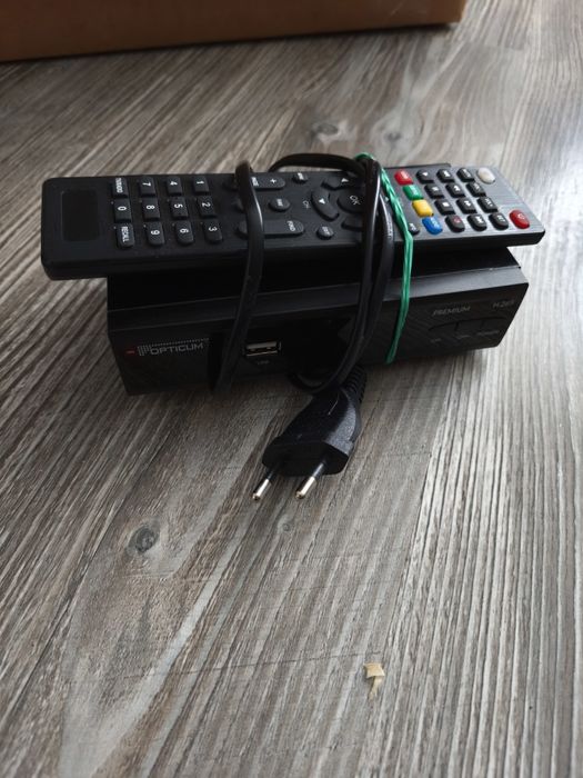 Sprzedam dekoder dvb T2 opticum