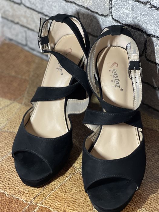 Замшеві босоніжки