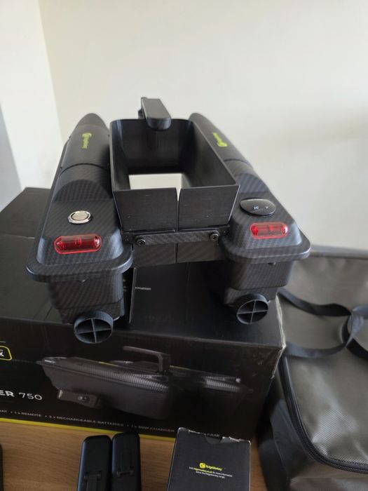 Łódka zanętowa RidgeMonkey  Hunter 750 + dodatki