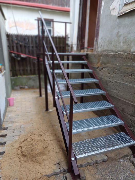 Schody zewnętrzne stalowe