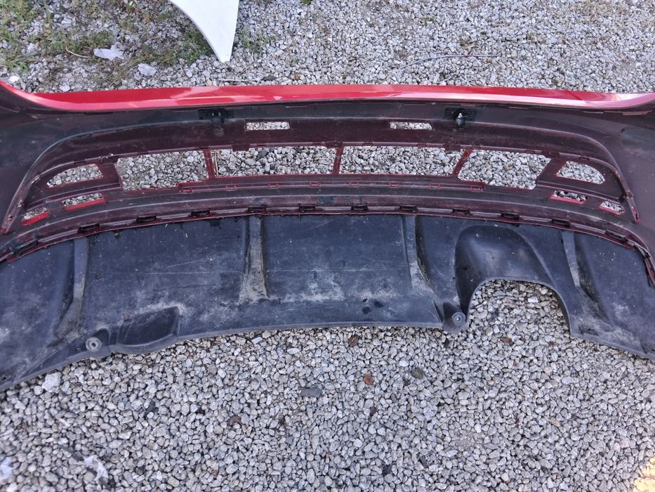 Para-choques Seat IBiza FR ano 2010 a 2014 modelo 5 portas usado com danos