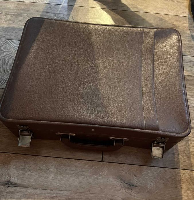 Stara walizka PRL z zamkiem i kluczykiem sprawna