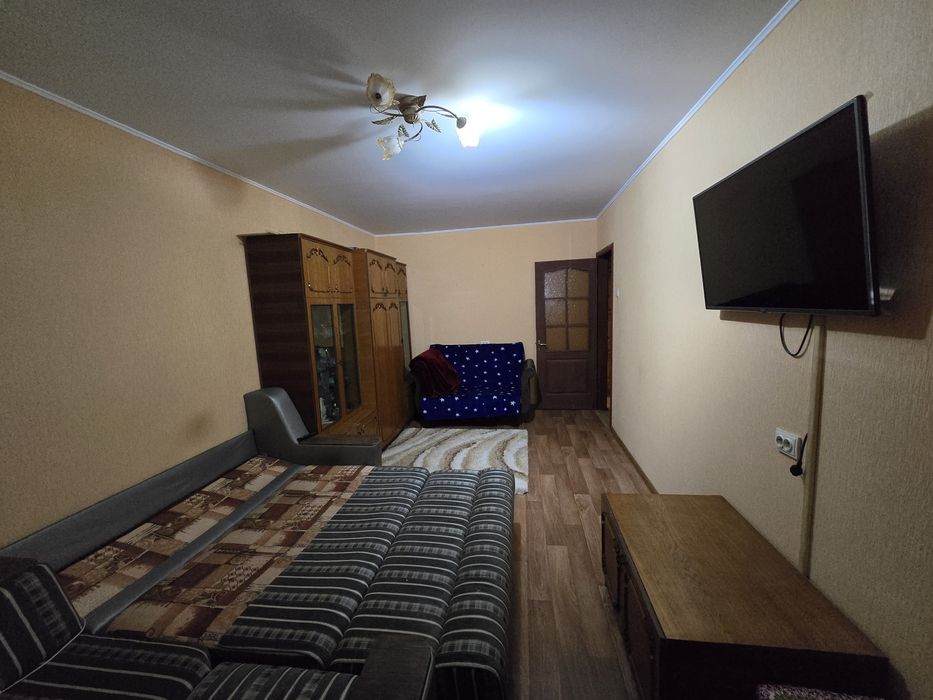 Здам подобово 3 кімнатну квартиру в центрі біля базару