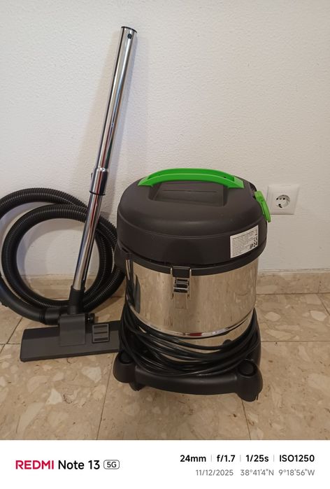 Aspirador para sólidos e líquidos, 1300 w.