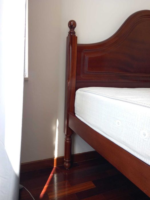 Cama Casal Madeira Maciça e colchão