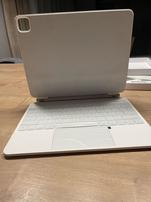 Biała klawiatura iPada Pro 11 cali