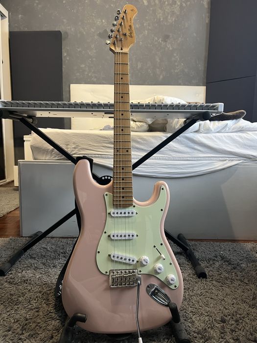 Harley Benton Strat Pink