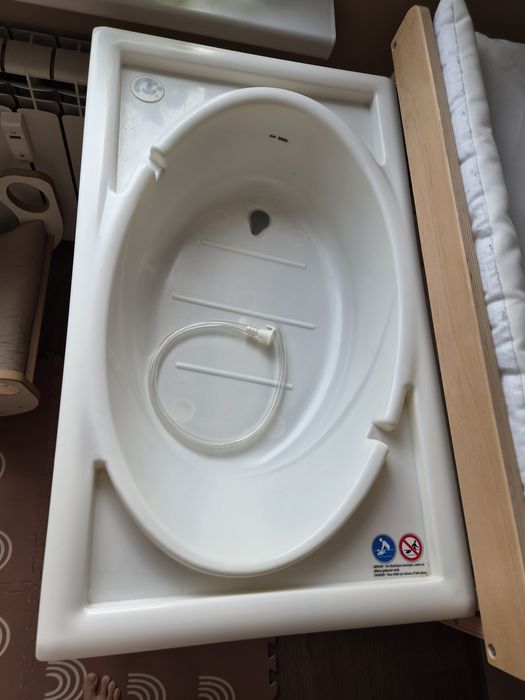 Przewijak z wysuwaną wanienką Roba