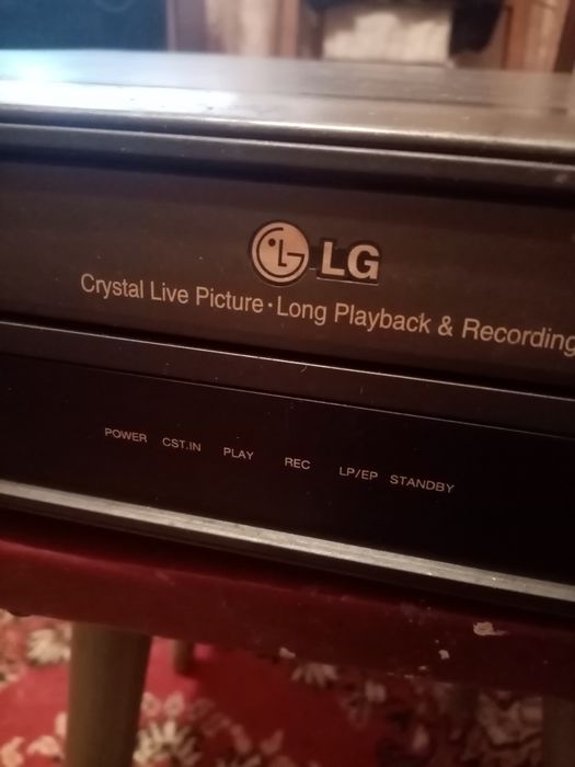 Видео магнитофон Philips и LG