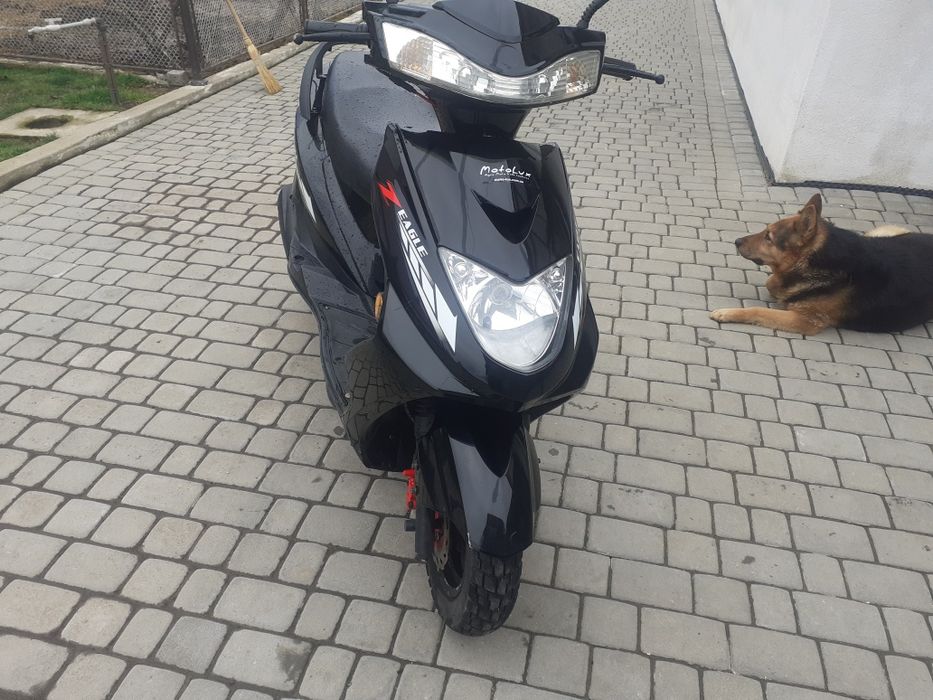 Продам скутер ,2018 на документах.