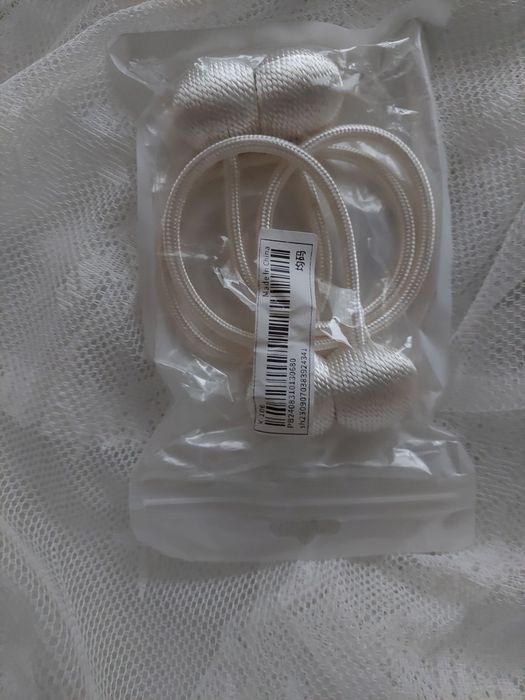 Dwie nowe firany żakardowe że spinkami