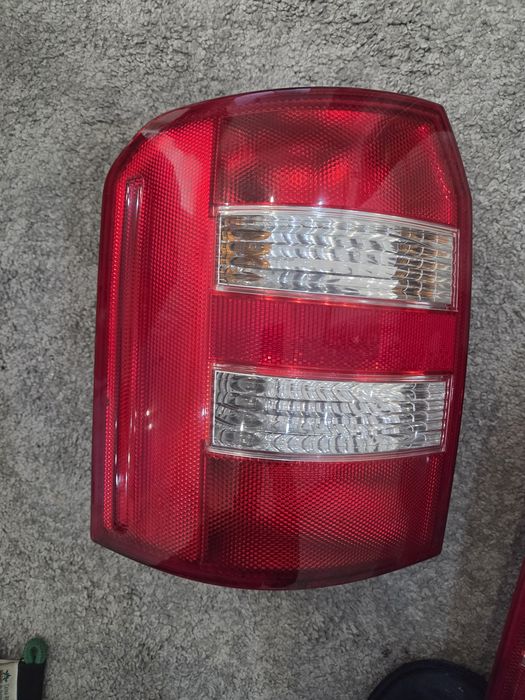 FAROL Traseiro esquerdo AUDI A2 excelente estado. 
Inclui todas