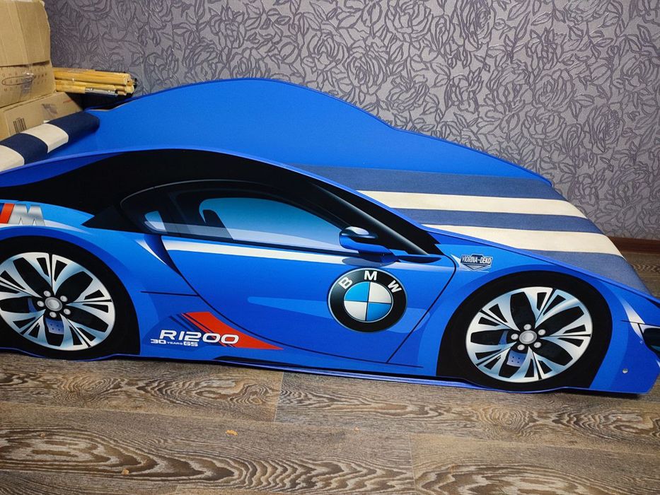 Продам детскую кровать BMW