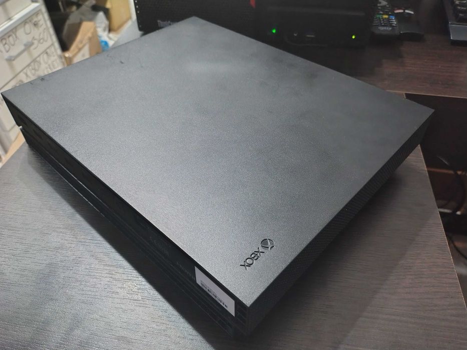 Konsola Xbox One X 1 TB czarny
