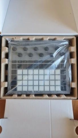 Novation Circuit Rythm – Groovebox / Sintetizador Portátil (Como Novo)