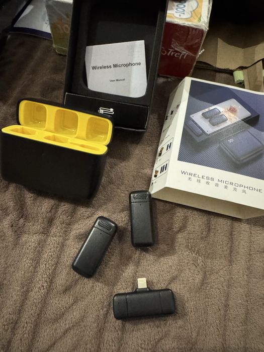 2x bezprzewodowy mikrofon krawatowy z etui ładującym