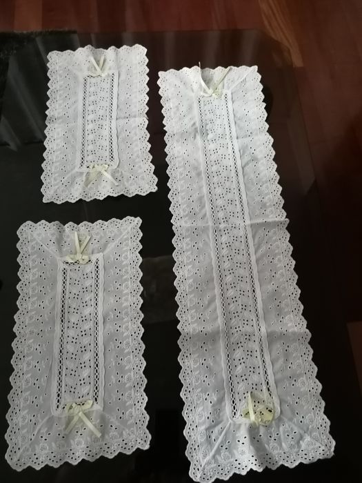Conjunto de 3 panos de quarto, bordados, linho  desde