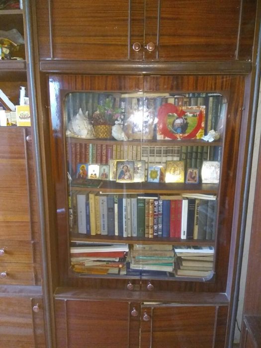 Шкаф для книг