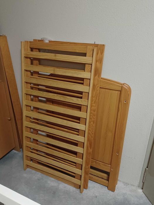 Berço por montar com colchão incluído