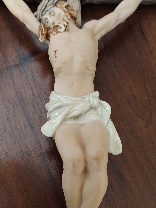 Crucifixo em Porcelana Fina Italiana