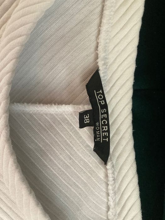 Sweter biała krótką łokieć