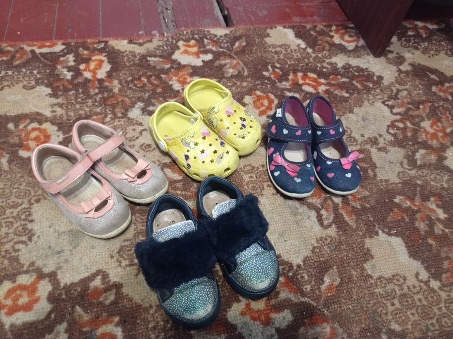 Лот обуви для девочки