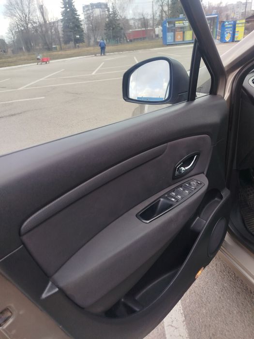 Рено Сценік 3 2011 рік