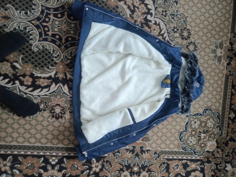 Продам куртку нову