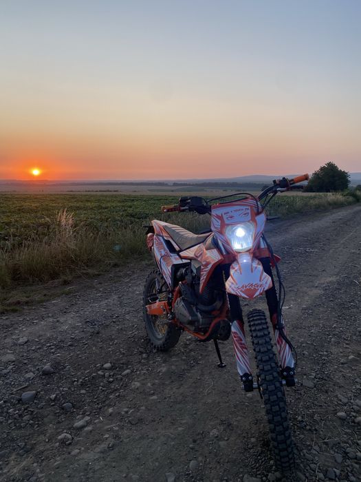 Мотоцикл кові 300