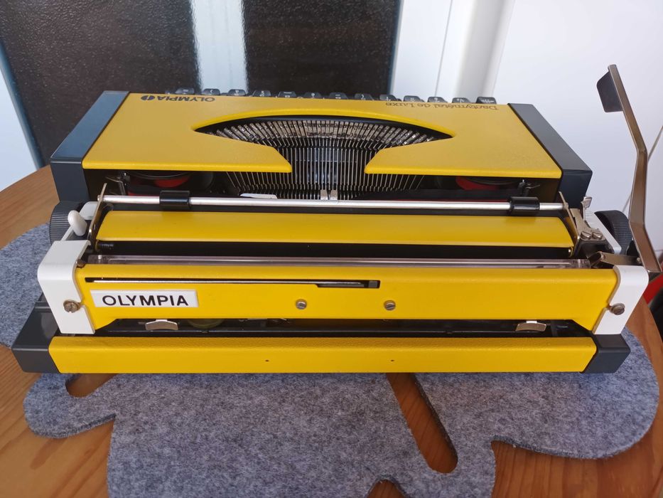 Máquina de escrever Olympia