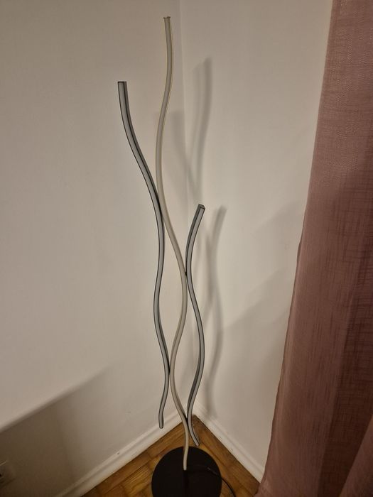 Candeeiro de pé led