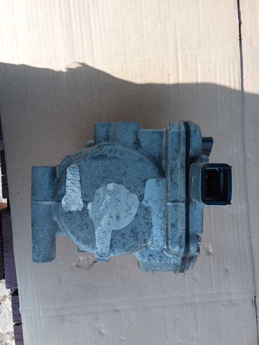 Toyota Auris II lift sprężarka klimatyzacji kompresor