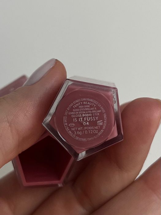 Fenty Beauty FUSSY FU$$Y szminka pomadka błyszczyk