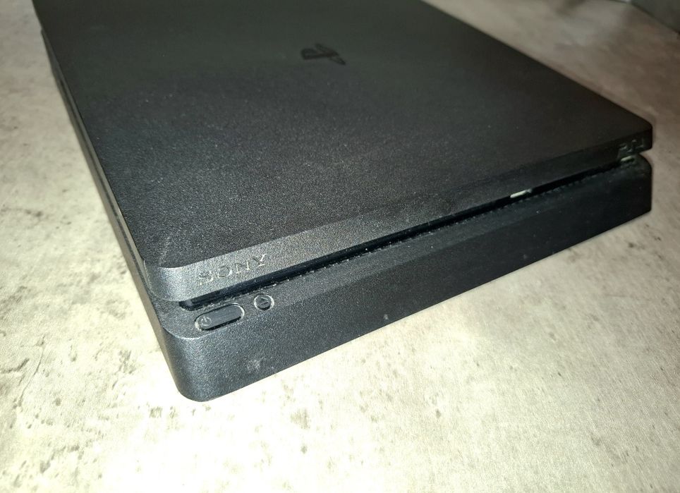 Vendo playsation 4 slim em bom estado