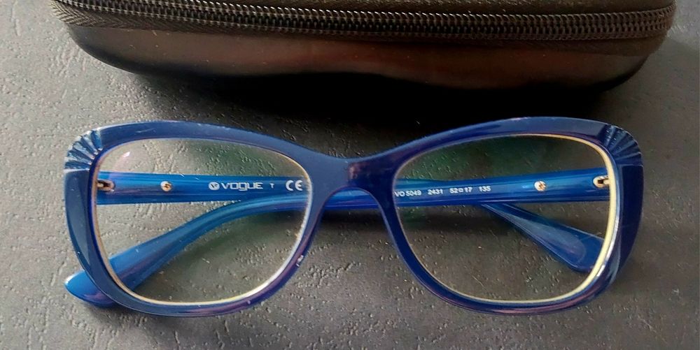 Óculos Vogue de massa modelo feminino