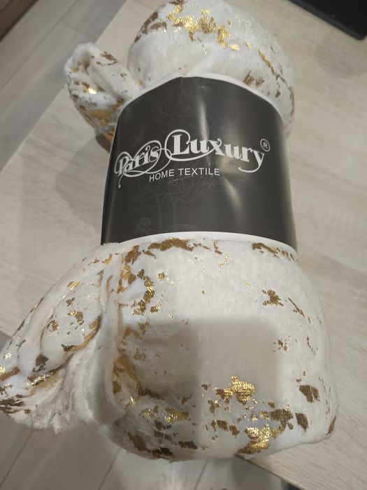 Koc marmurek biało -złoty