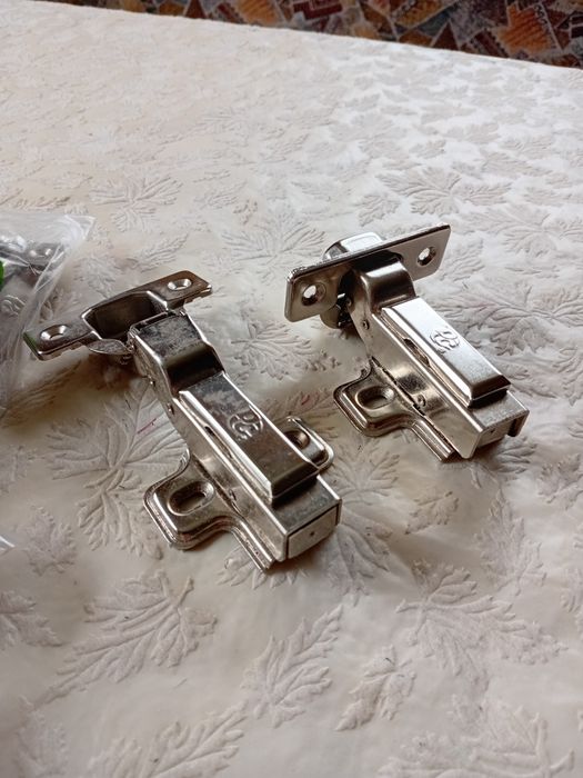 Мебельная полунакладная петля ДС с доводчики газовым