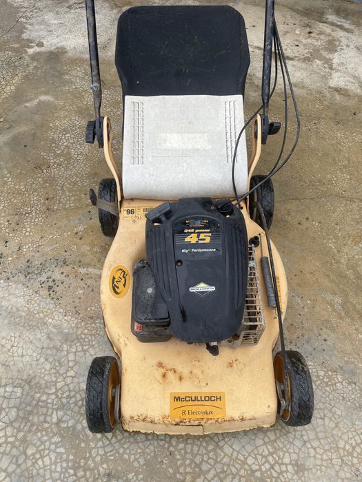 Maquina de cortar relva mcculloch