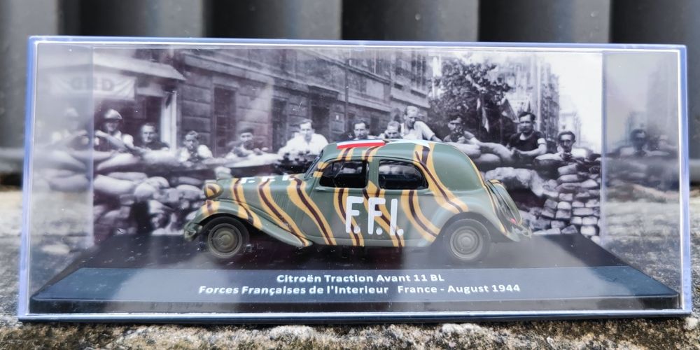 Citroën traction Avant 1/43 Miniatura