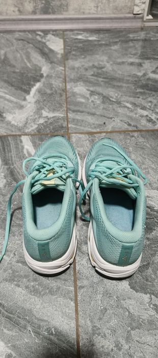 Продам Жіночі кросівки MIZUNO 39 розмір