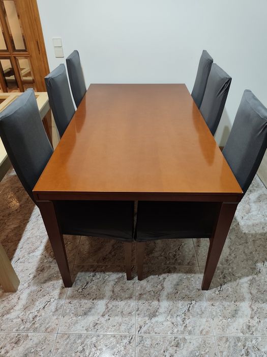 Mesa de sala com 6 cadeiras