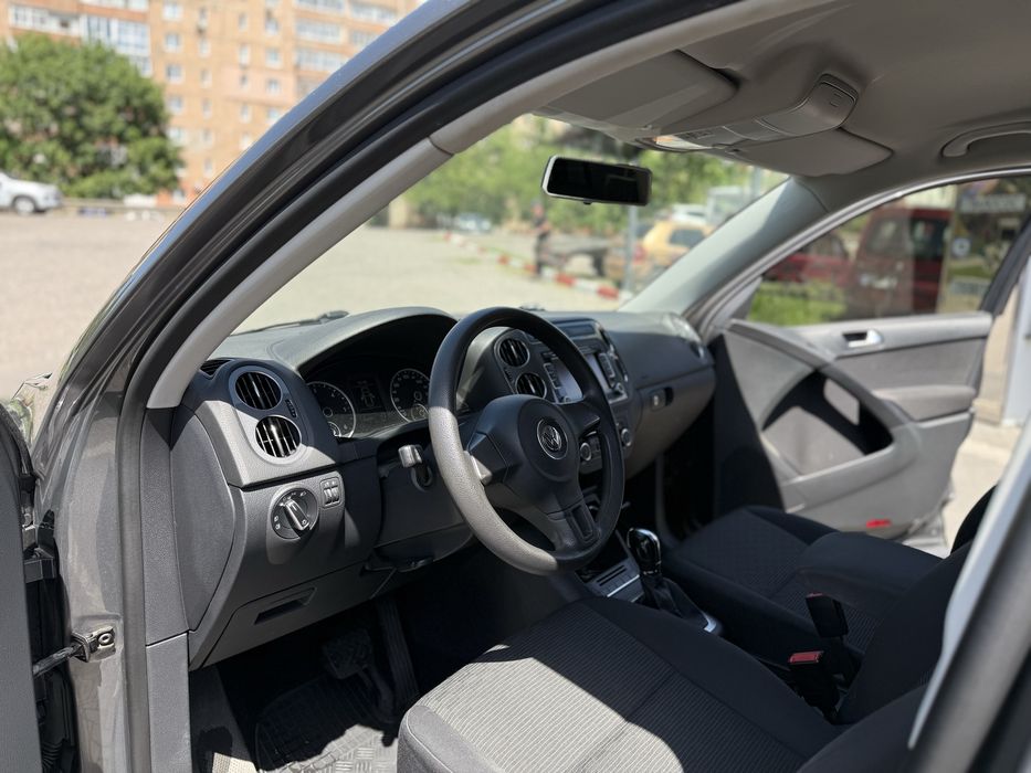 VW Tiguan рестовий (не фарбований)
