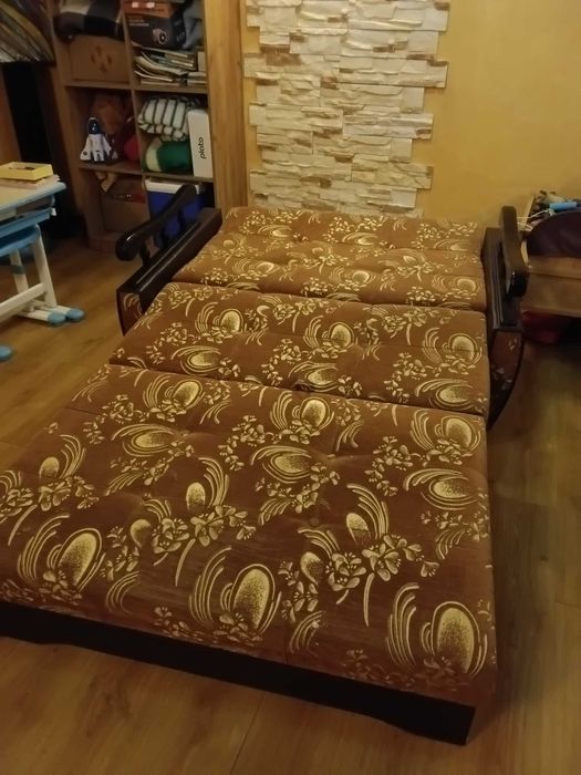 Диван розкладний коричневий