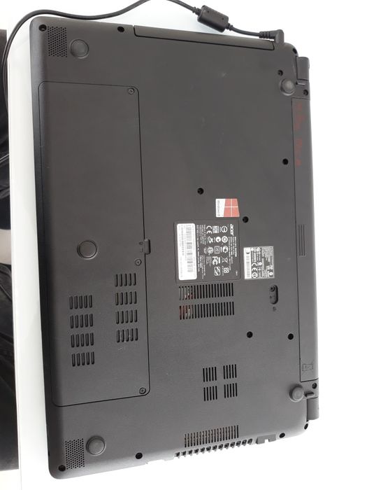Продам ноутбук Acer Aspire  E1-522
